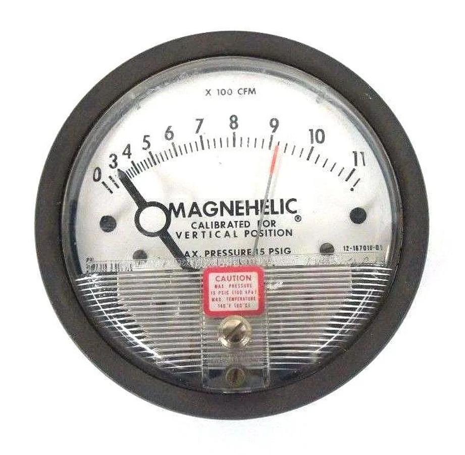 Used DWYER 12-166981-00 MAGNEHELIC PRESSURE GAUGE 15 PSIG MAX, 0-40, 1216698100