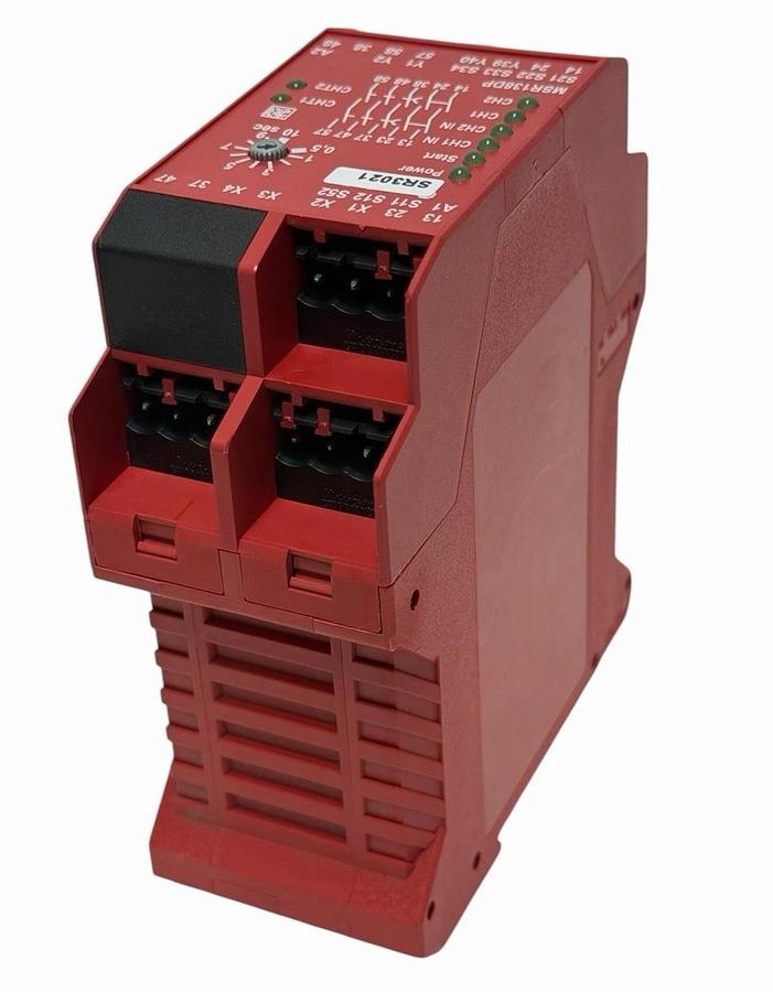Used ALLEN BRADLEY 440R-M23147 GUARD MASTER SAFETY RELAY SER. B 440RM23147