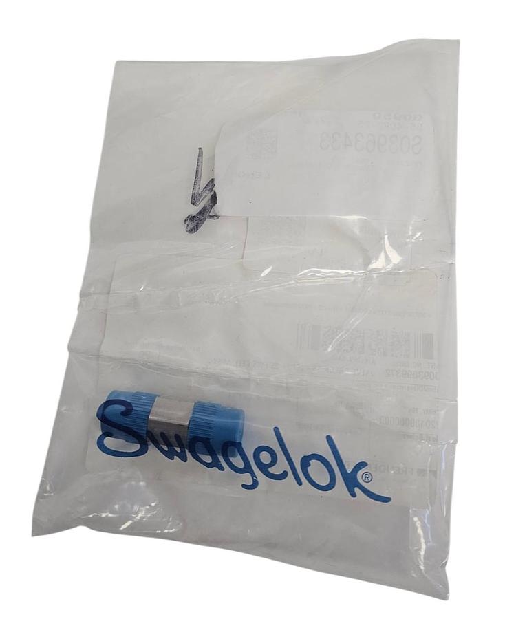 Used NEW SWAGELOK SS-4CP2-25 SS 1-PIECE POPPET CHECK VALVE SS4CP225 1/4 IN. MNPT