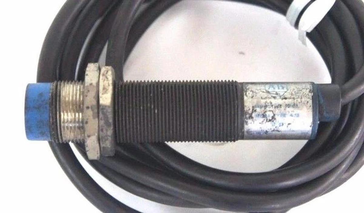 Used ALLEN BRADLEY 871C-D8B18 PROXIMITY SENSOR SER. A, REV. B, 871CD8B18