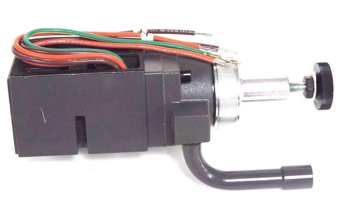 NEW NUMATICS 152RS100C000000 PRESSURE REGULATOR 10/130PSIG W/ 214-103 GAUGE