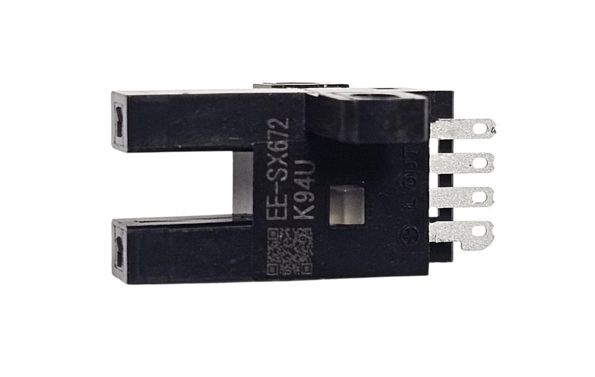 Used LOT OF 7 NEW OMRON EE-SX672 PHOTOELECTRIC SENSORS 5MMSLOT T SHAPE EESX672