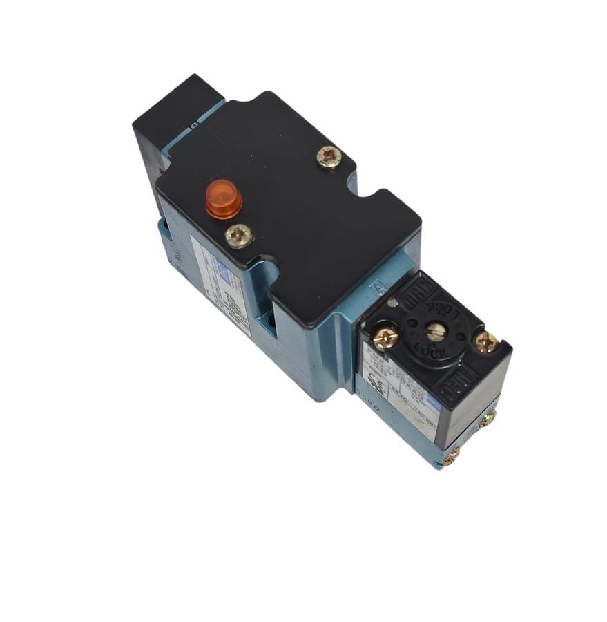 Used MAC 6213C-000-PM-112DA SOLENOID VALVE 4-WAY W/ PME-112DAAG PILOT VALVE