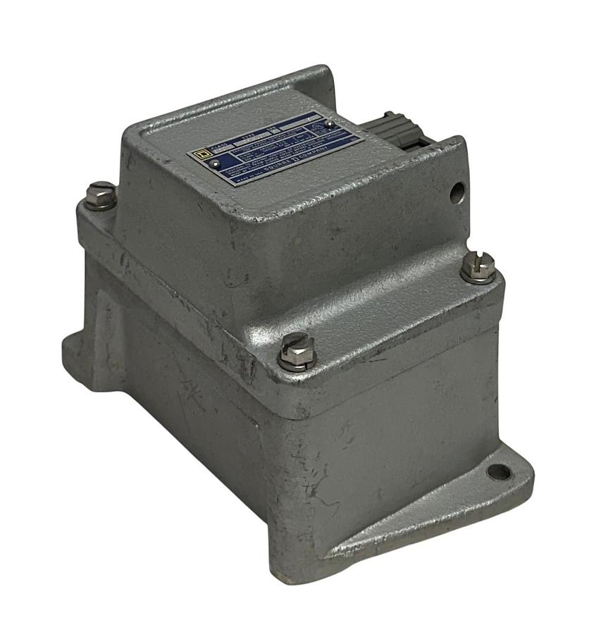 Used SQUARE D 9001-BR-107 / BR-107 / 9001BR107 EXPLOSION PROOF CONTROL STATION USNP