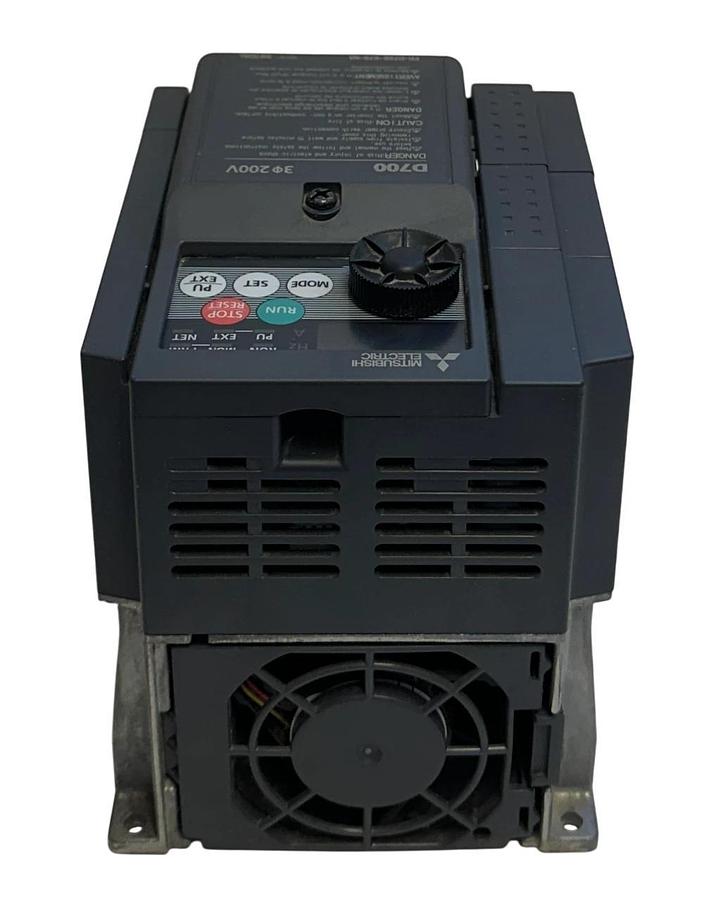 Used MITSUBISHI FR-D720-070-NA / FRD720070NA D700 INVERTER DRIVE 3PH 200-240VAC USNP