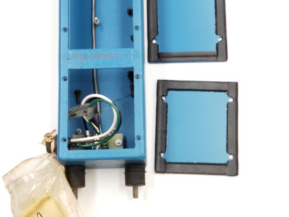 Used TRIAD CONTROLS INC. TR-48-8K-20 LIGHT CURTAIN HOUSING 48'' (HOUSING ONLY)