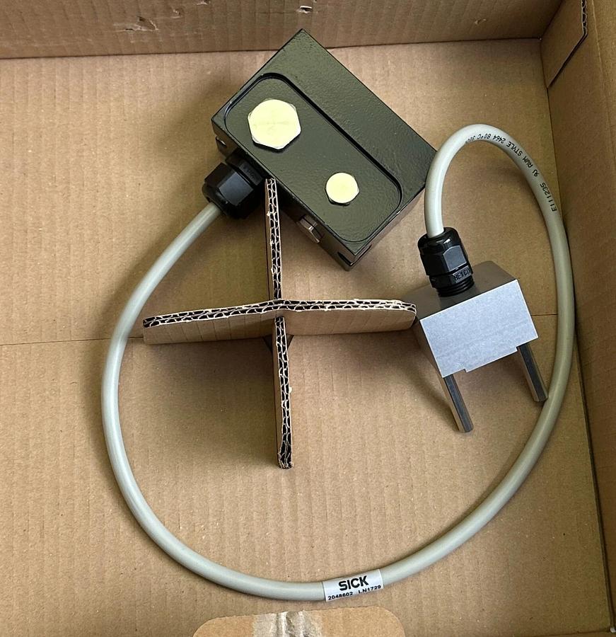 NEW SICK 2048602 PLS/S3000 ADAPTER CABLE ASSEMBLY 24VDC CHANGEOVER CABLE
