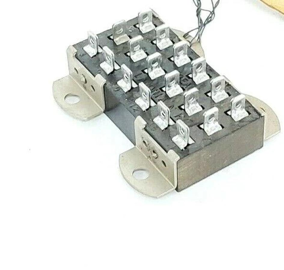 Used BLAW-KNOX 43015 18-CONTACT RELAY SOCKET