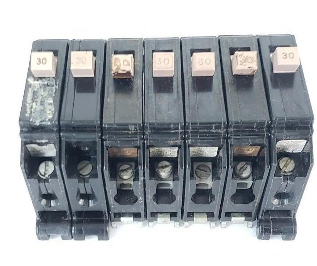 Used LOT OF 7 CUTLER HAMMER CH130 CIRCUIT BREAKERS 120-240V 30A 10K