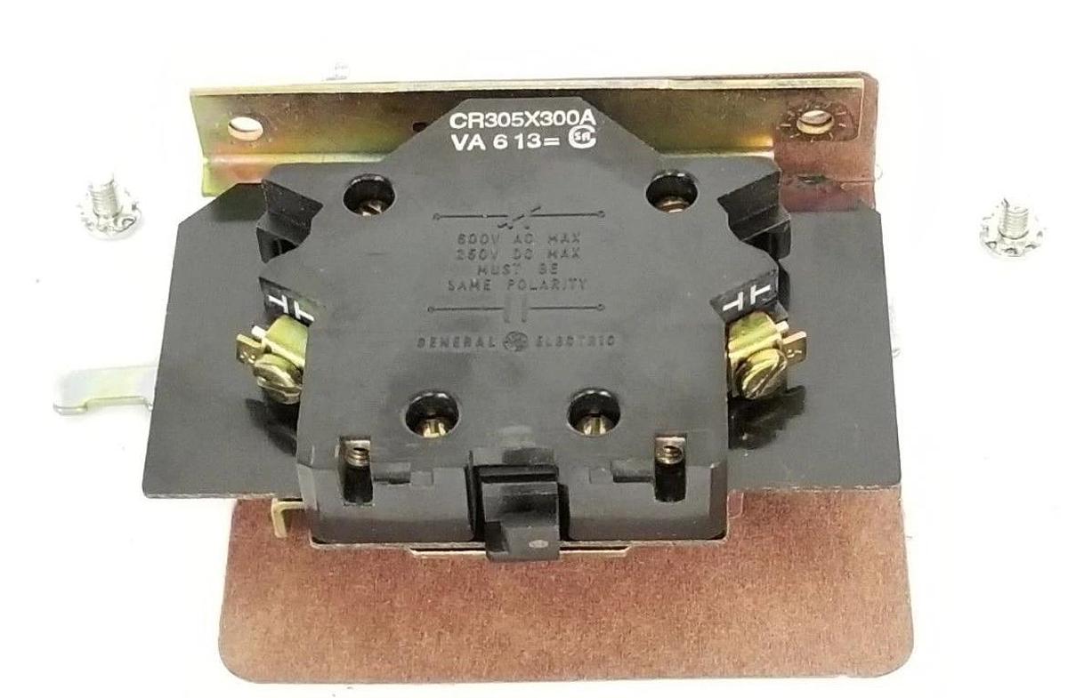 Used GENERAL ELECTRIC CR305X300A AUXILIARY CONTACT 600VAC 250VDC