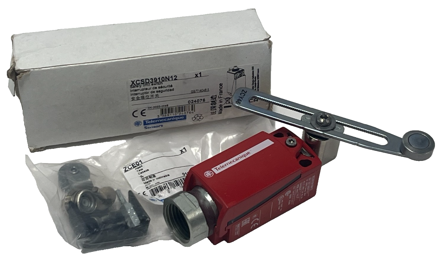 Used TELEMECANIQUE XCSD3910N12 Safety Limit Switch w/ ZCY46 Roller Lever Actuator