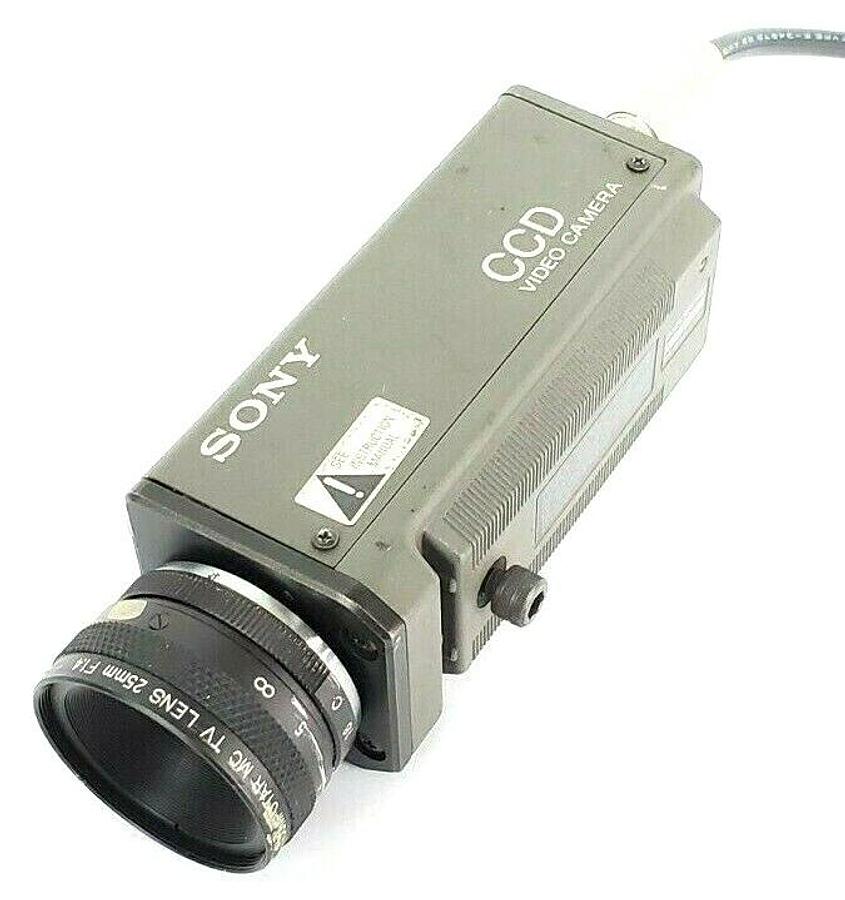 Used SONY SSC-D5 CCD VIDEO CAMERA SSCD5 W/ CABLE AND LENS