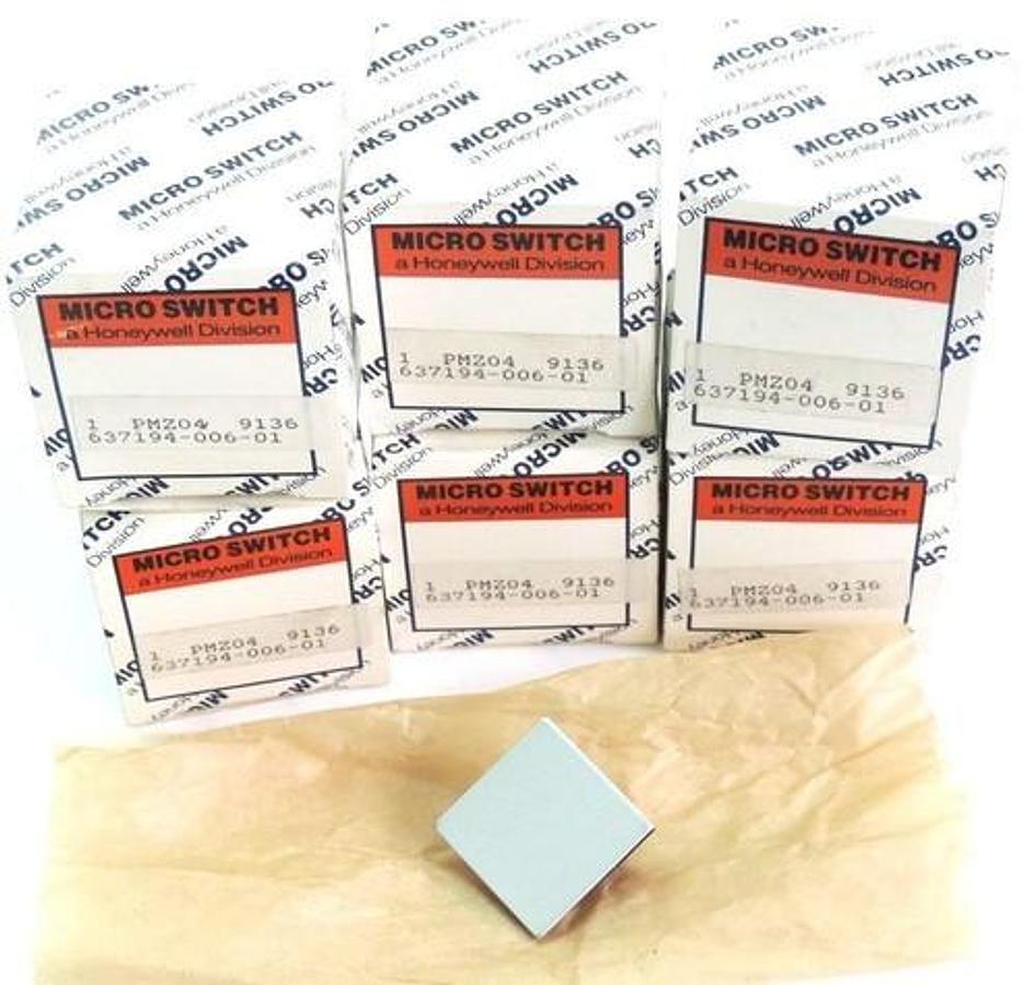LOT OF 6 NIB MICRO SWITCH PMZ04 9136 PLUGS 1.125 IN, SQUARE HOLE 637194-006-01
