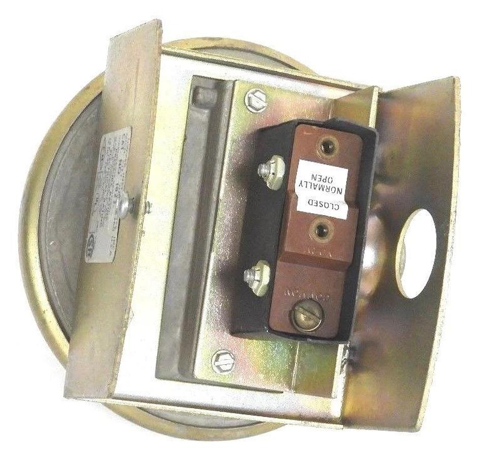 Used DWYER INSTRUMENTS 1823-20-2-5 PRESSURE SWITCH 18232025