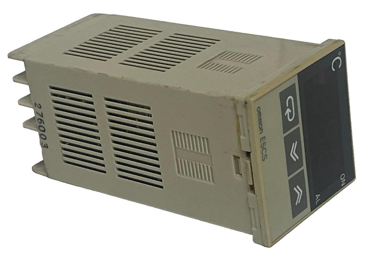 Used OMRON E5CS-R1KJX Temperature Controller 1/16 DIN Relay 3A 250VAC 100-240VAC