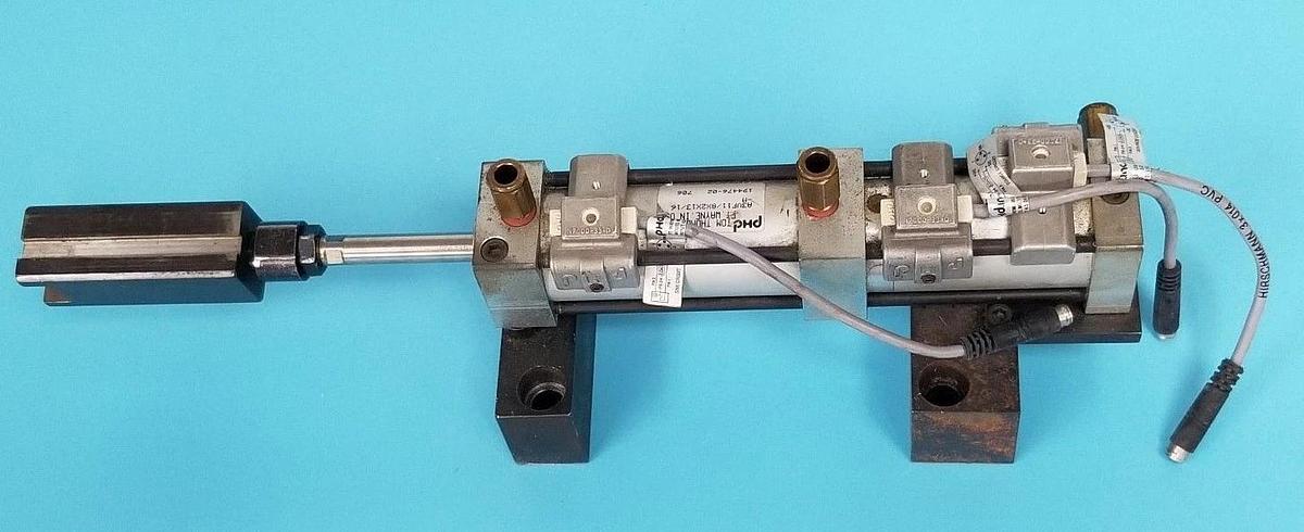 Used PHD A3VF11/8X2X13/16-M CYLINDER VALVE 3 POSITION 150PSI AIR 194476-02 , 17522