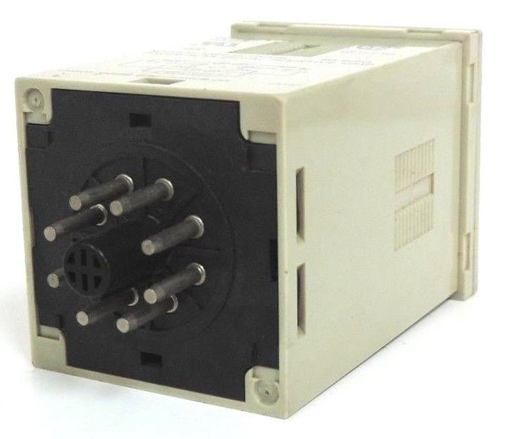 Used OMRON H3BA-8 RELAY TIMER 100/110/120VAC 5A 50/60HZ H3BA8