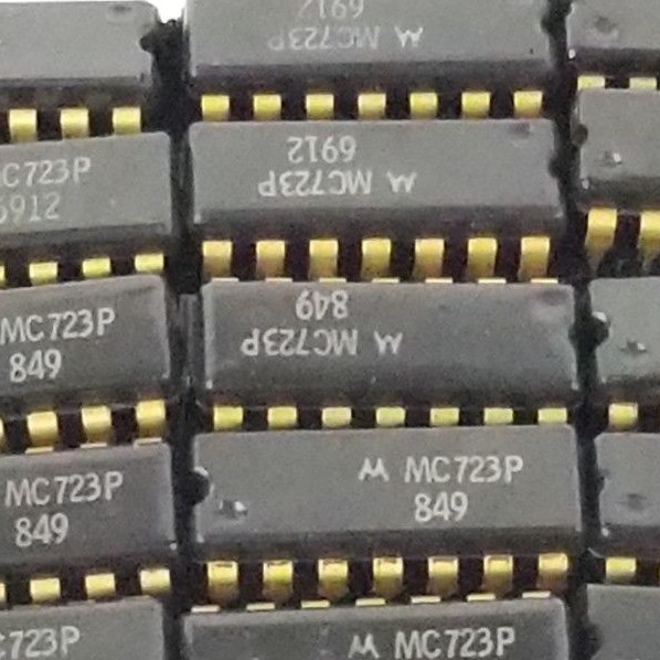 Used NEW MOTOROLA MC723P 14-PIN J-K FLIP-FLOP LOGIC IC