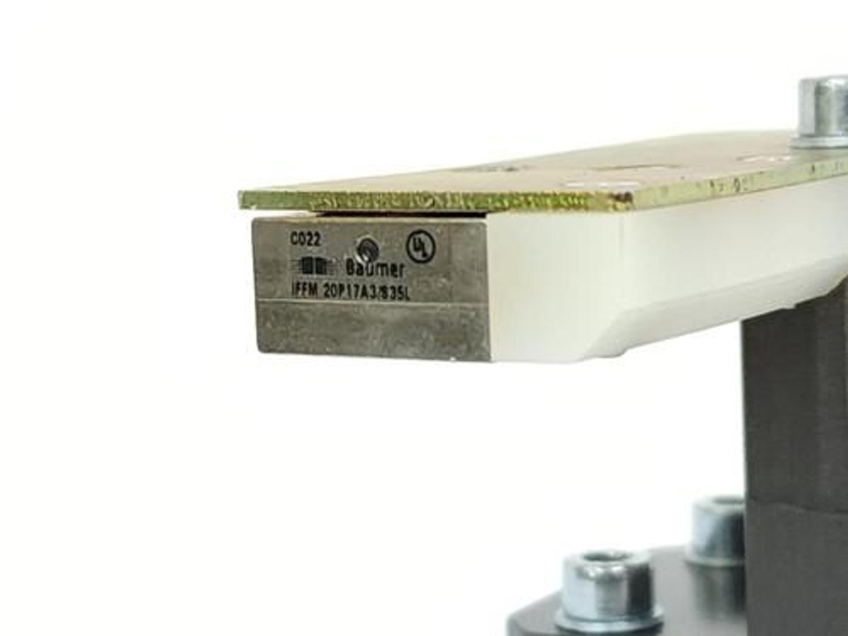 Used NEW BAUMER ELECTRIC IFFM 20P17A3/S35L INDUCTIVE PROXIMITY SWITCH