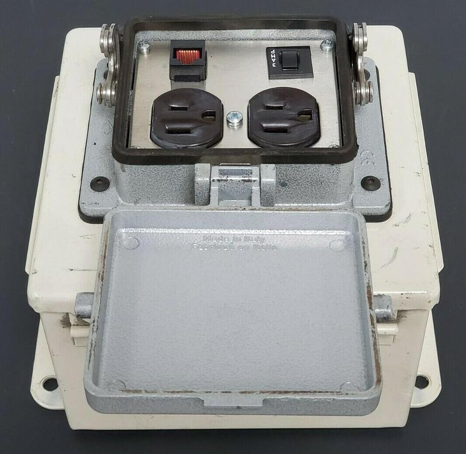 Used MENCOM CORP NEMA TYPE 4 PROGRAMMING PORT W/ 6''x6''x4'' IN. ENCLOSURE