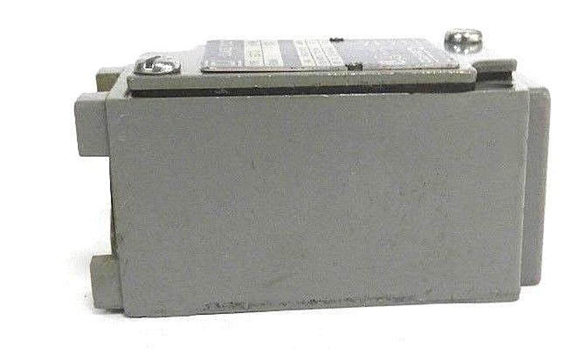 Used SQUARE D 9007-B65A2 LIMIT SWITCH 9007B65A2, SER. B, FORM: CK