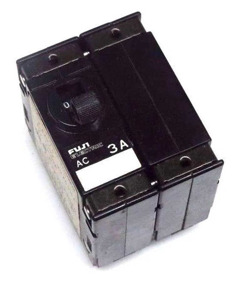 Used LOT OF 3 FUJI ELECTRIC CP32E/3 CIRCUIT PROTECTORS 250VAC, 50/60HZ, 3A, CP32E1