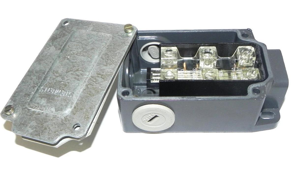 Used SIEMENS 3SE3 303-0D-Z LIMIT POSITION SWITCH 3SE33030DZ