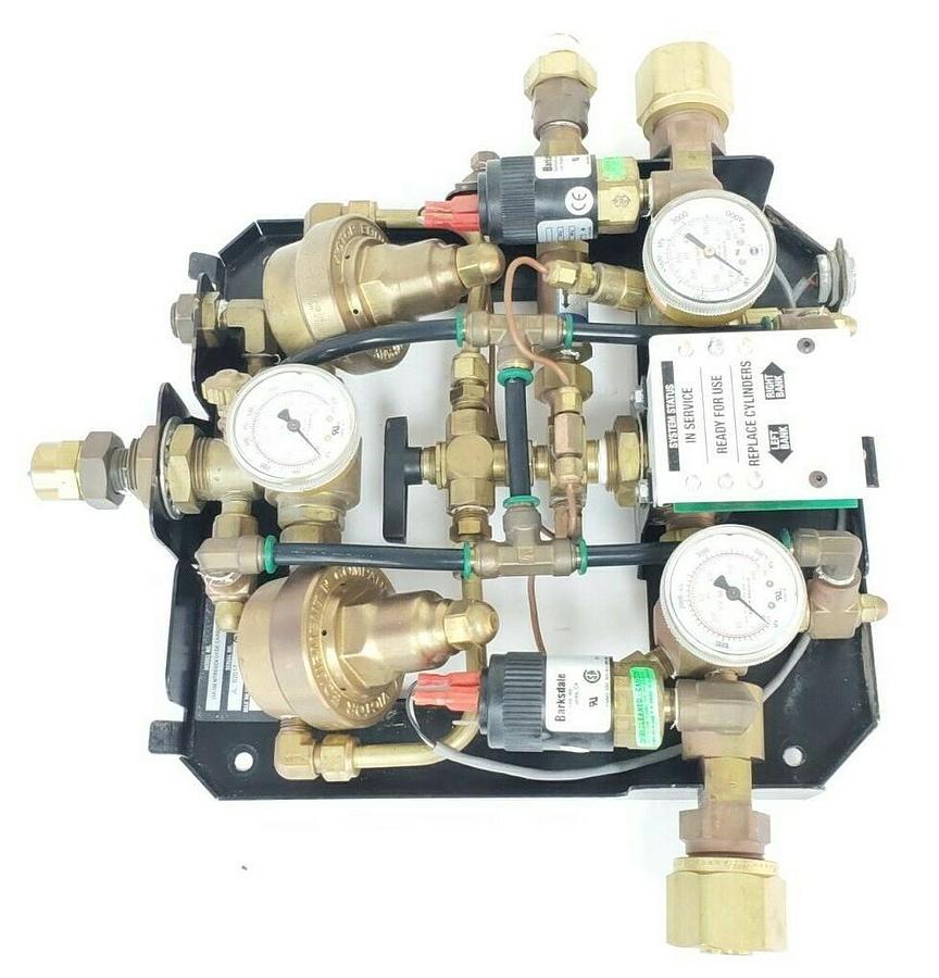 Used VICTOR MEDICAL PRODUCTS VM1100 NITROGEN OXIDE / CARBON DIOXIDE GAS MANIFOLD