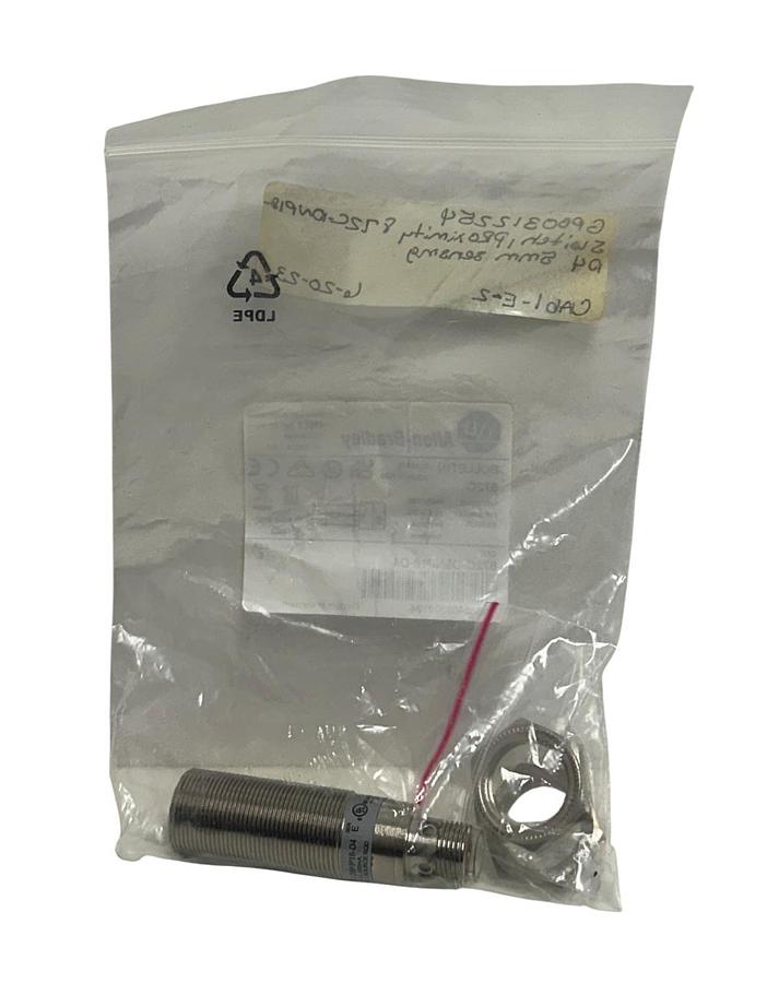 Used ALLEN BRADLEY 872C-D5NP18-D4 /E BULLETIN 872C INDUCTIVE PROXIMITY SENSOR NSMP