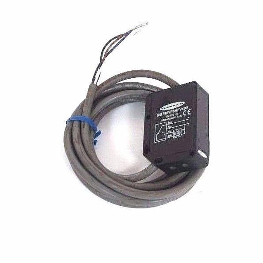 Used BANNER QMT42VP6AFV400 PHOTO OPTIC FIELD SENSOR 10-30V, 100MA