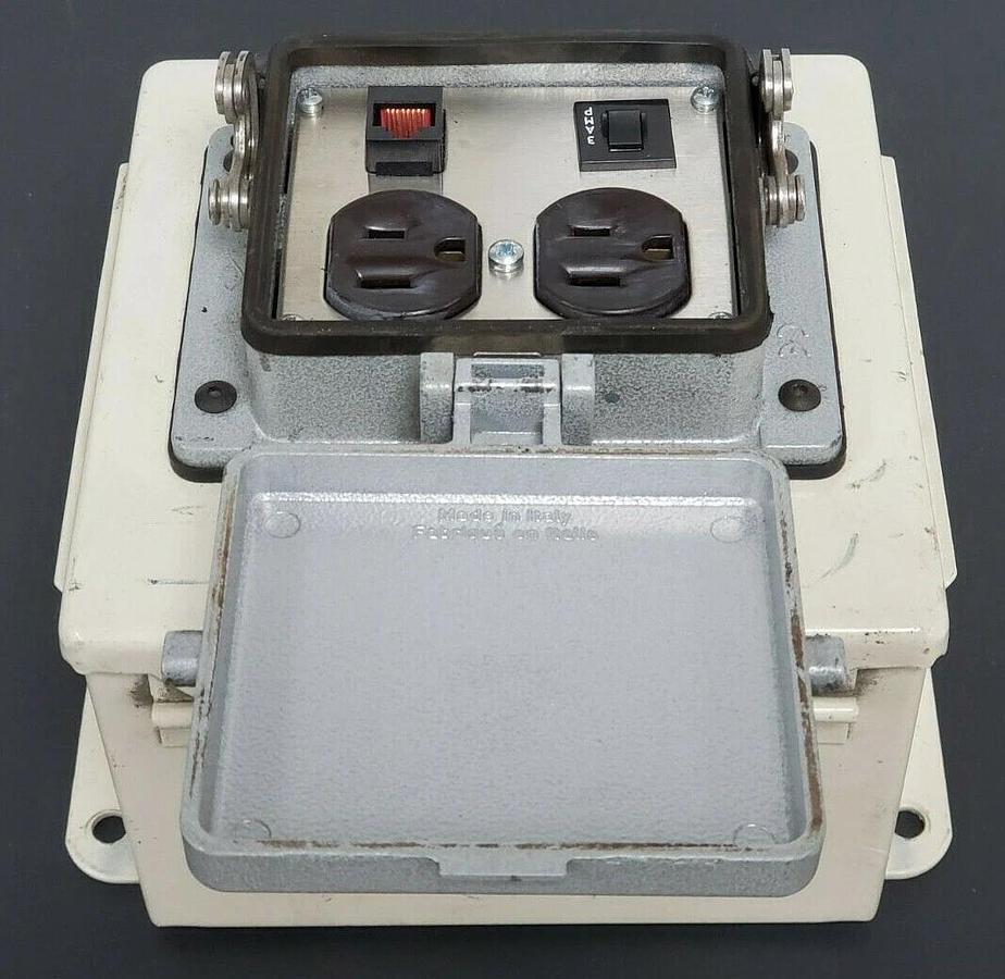 Used MENCOM CORP NEMA TYPE 4 PROGRAMMING PORT W/ 6''x6''x4'' IN. ENCLOSURE