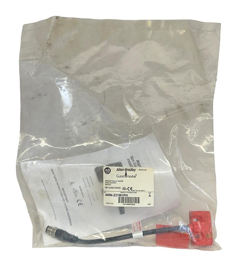 Used ALLEN BRADLEY 440N-Z21W1PH /A Guardmaster MAGNETICALLY CODED SWITCH MICRO NSFS