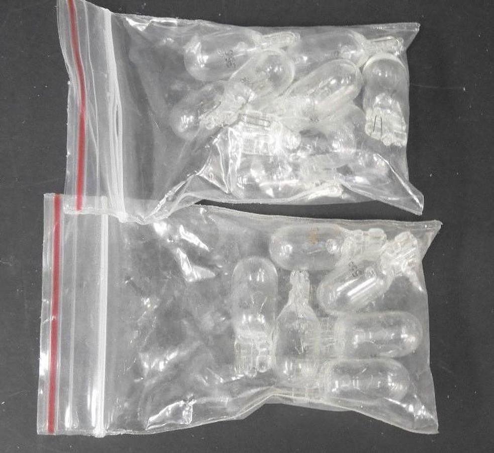 LOT OF 16 NEW T-10 555 LIGHT BULBS