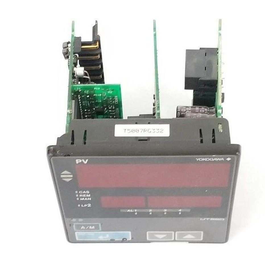 Used YOKOGAWA UT550 TEMPERATURE CONTROLLER UT550-24 T1D911754 438