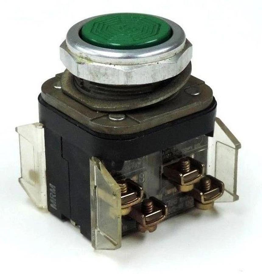 Used ALLEN BRADLEY 800T-A PUSHBUTTON 800TA SER. T W/ 800T-XA SER. D CONTACT BLOCKS