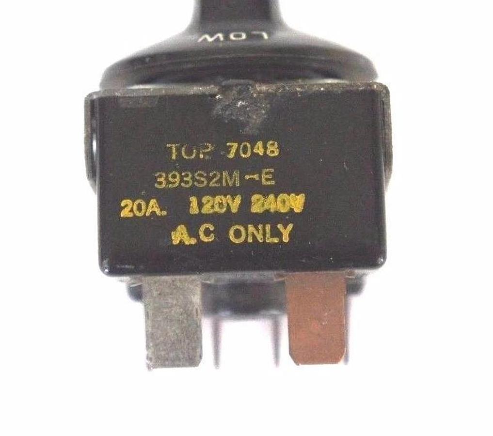 Used LOT OF 2 GENERIC 393S2M-E SELECTOR SWITCHES TOP 7048 20A, 120-240V, 393S2ME