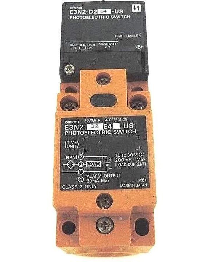 Used OMRON E3N2-D2-E4-US PHOTOELECTRIC SWITCH 10 TO 30 VDC, 200MA