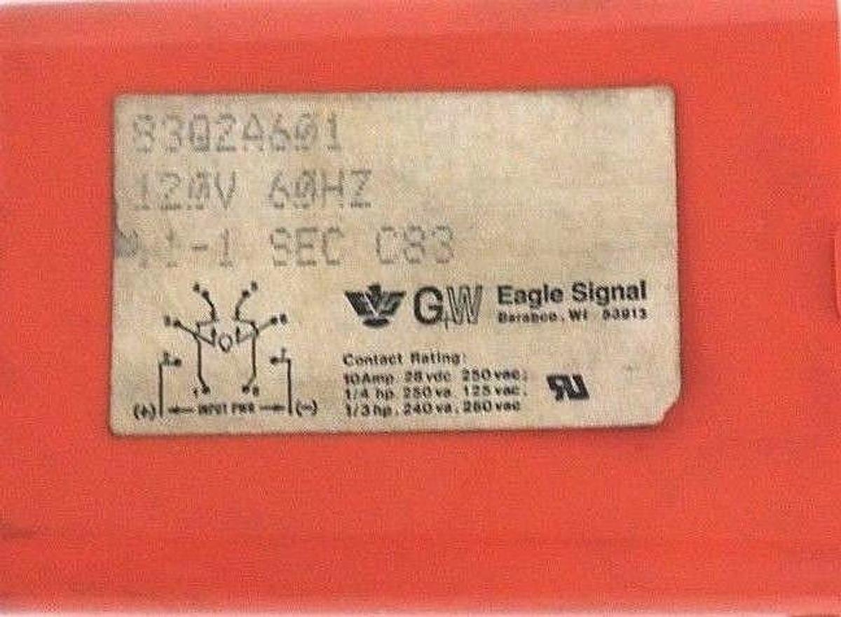 Used NIB EAGLE SIGNAL 83Q2A601 TIME DELAY RELAY 120V, 60HZ .1-1 SEC C83