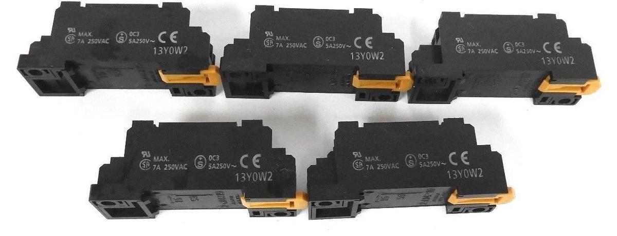 LOT OF 5 NEW OMRON PYF08A-E RELAY SOCKET BASE 13Y0W2