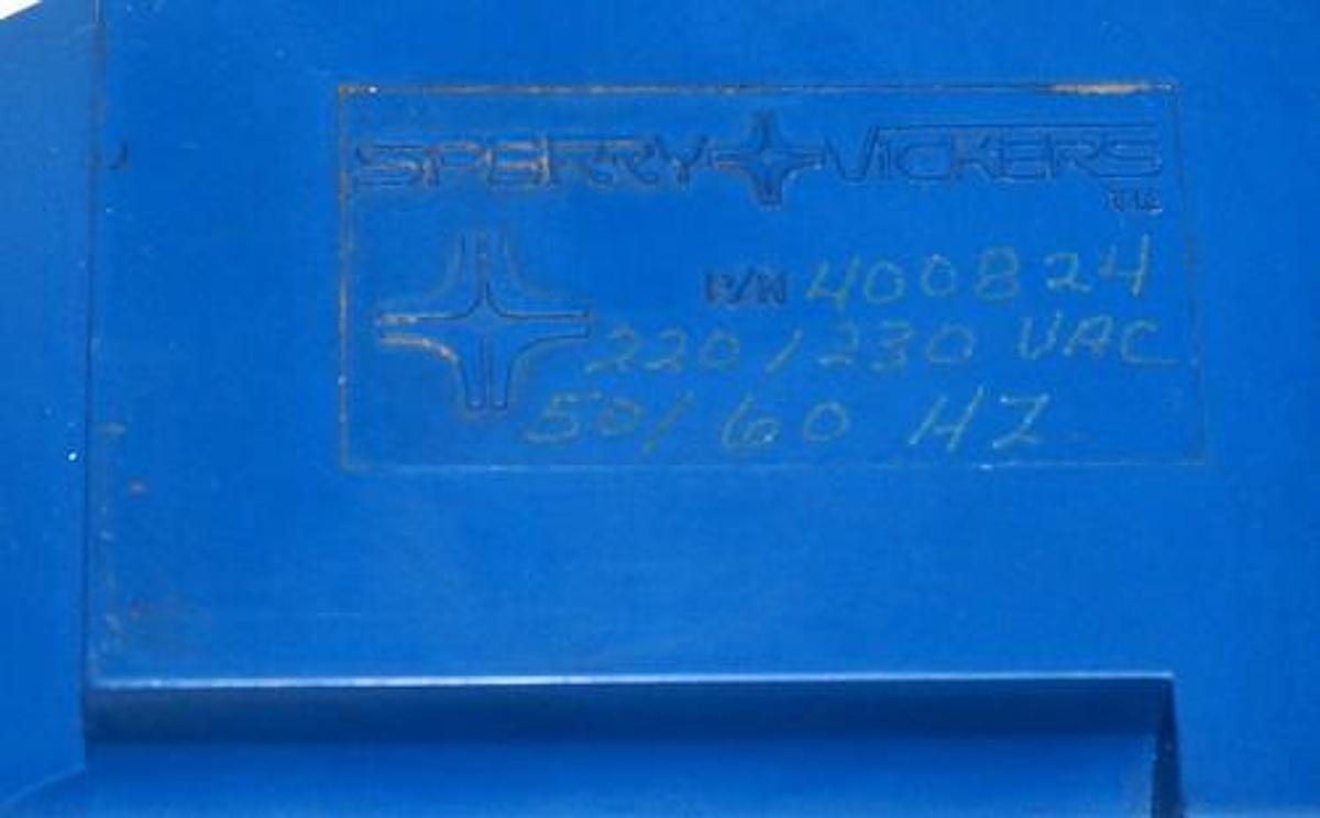 Used SPERRY VICKERS DG4S4 012A W D 50 DIRECTIONAL VALVE W/ 400824 COIL, 400872