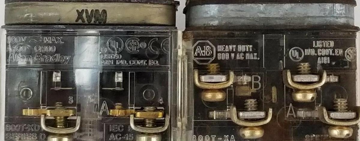 Used LOT OF 2 ALLEN BRADLEY PUSHBUTTONS 800T-D6 & 800T-D W/ 800T-XA & 800T-XD1