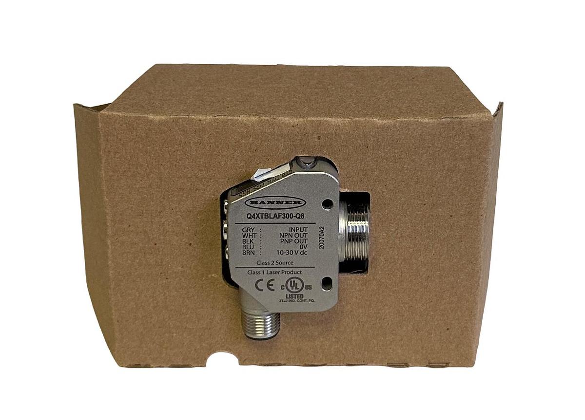 Used NEW BANNER Q4XTBLAF300-Q8 / Q4XTBLAF300Q8 Q4X SENSOR 300mm 10-30Vdc 94118