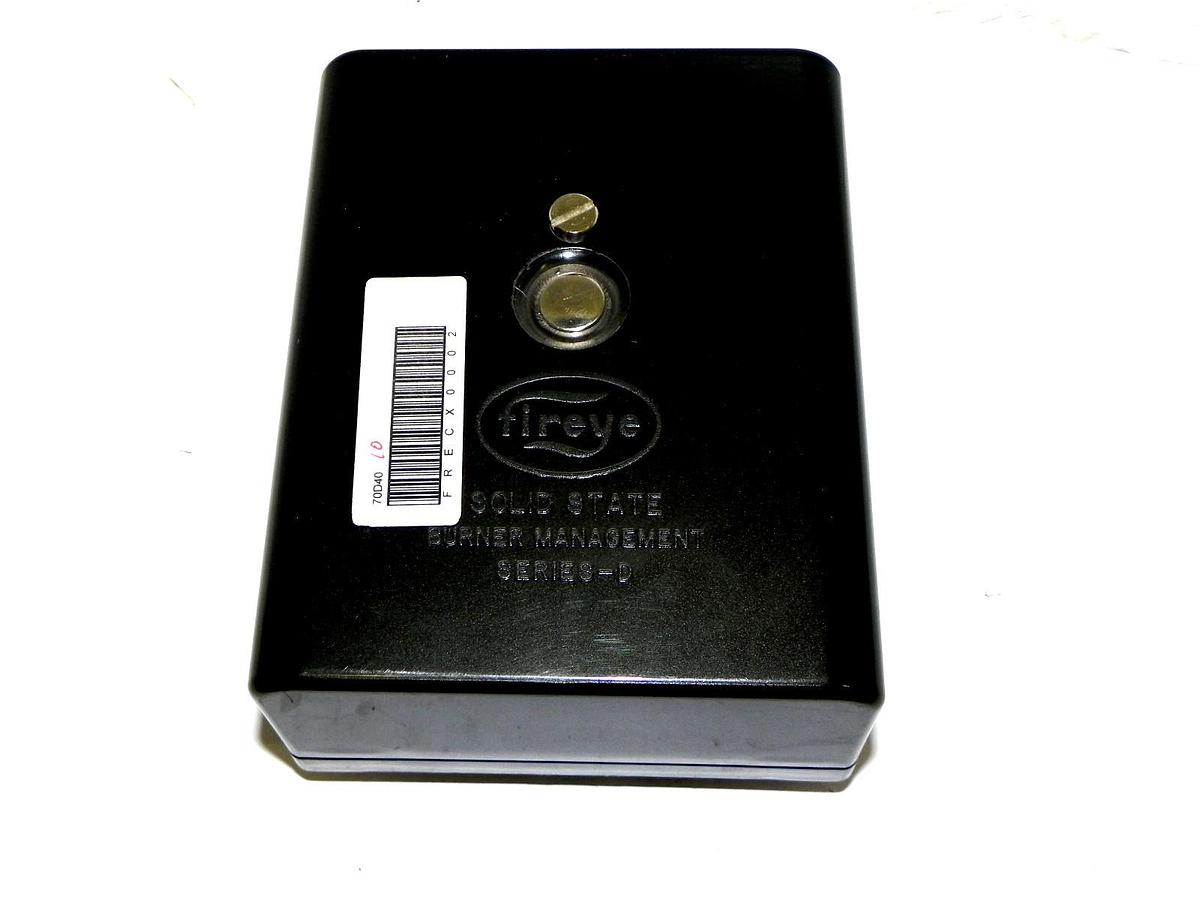 Used FIREYE 70D40 SOLID STATE BURNER MANAGEMENT CONTROL USED