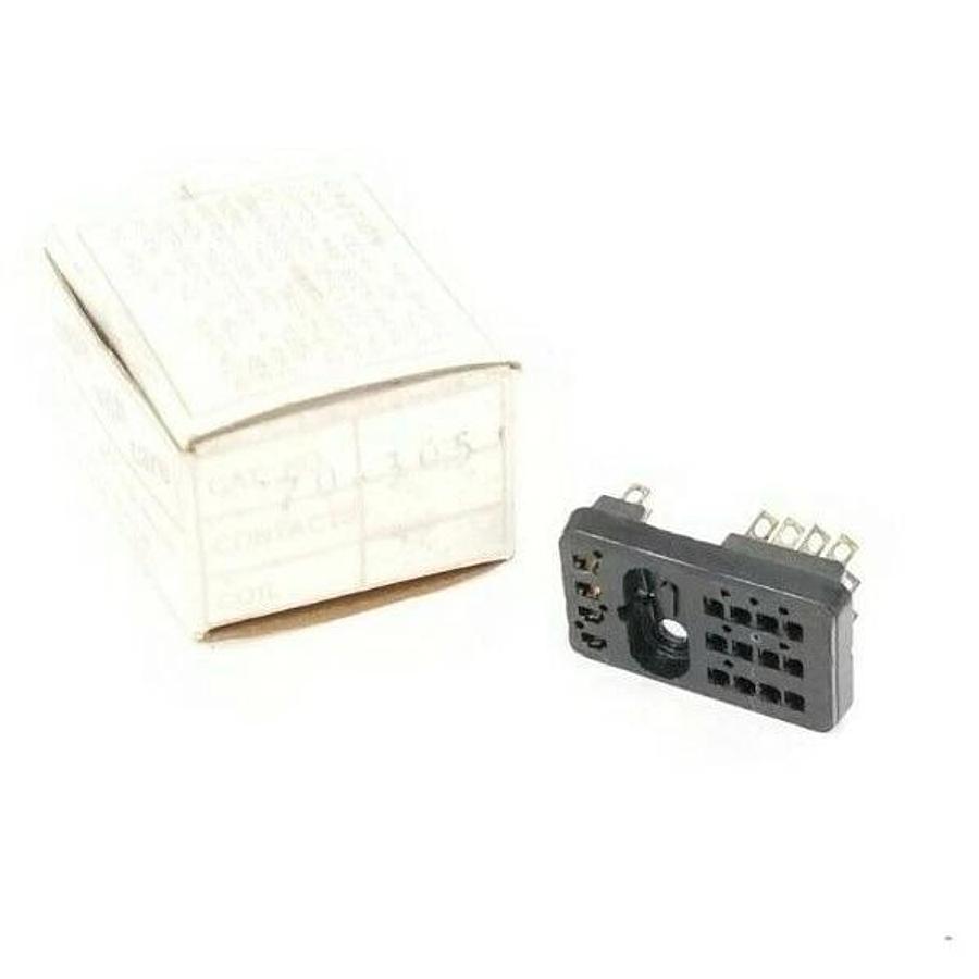 NIB MAGNECRAFT 70-305 RELAY SOCKET 70305