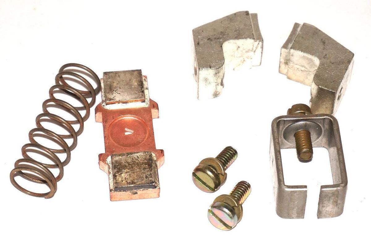 NEW CUTLER HAMMER 477B477G03 CONTACT KIT SIZE 5