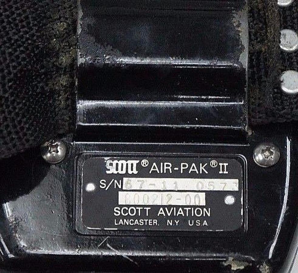 Used SCOTT AIR-PAK II PRESUR-PAK 800212-00 HARNESS P/N 800020-04 WITH MASK AND CASE