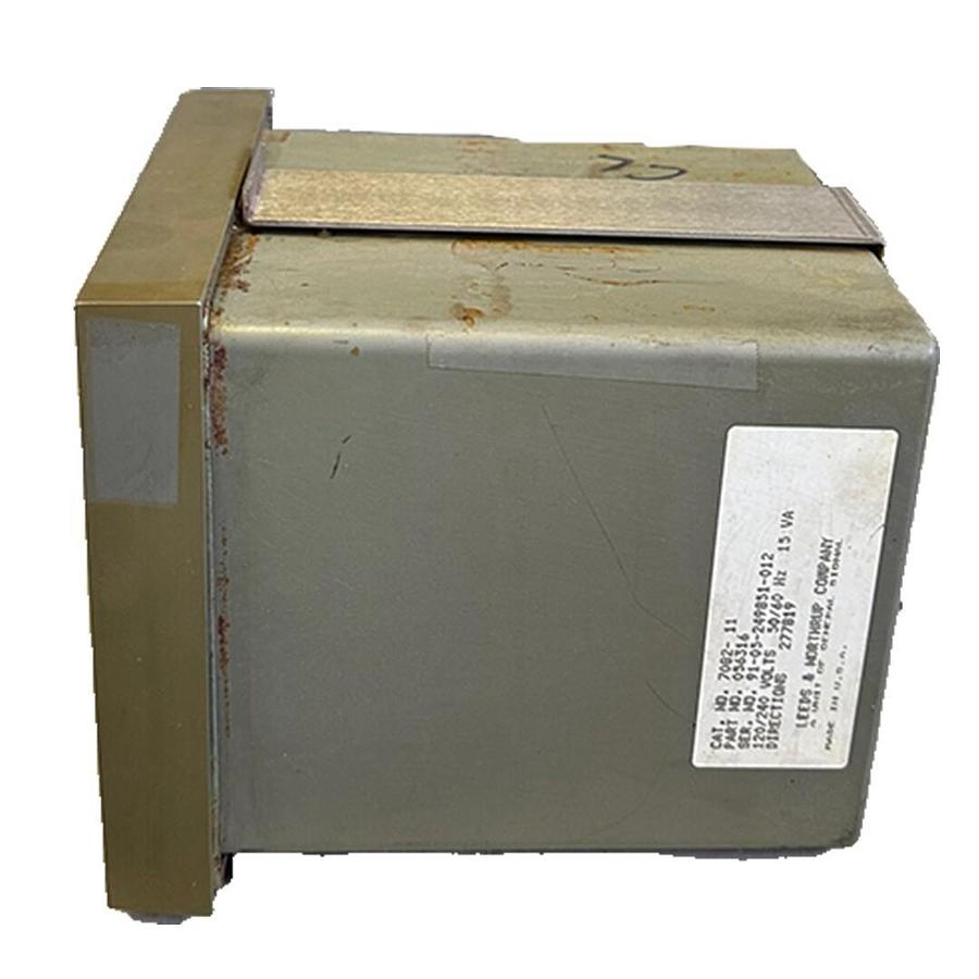 Used LEEDS & NORTHRUP 7082-11 / 708211 pH CONTROLLER 120/240V 50/60Hz 15VA 056316