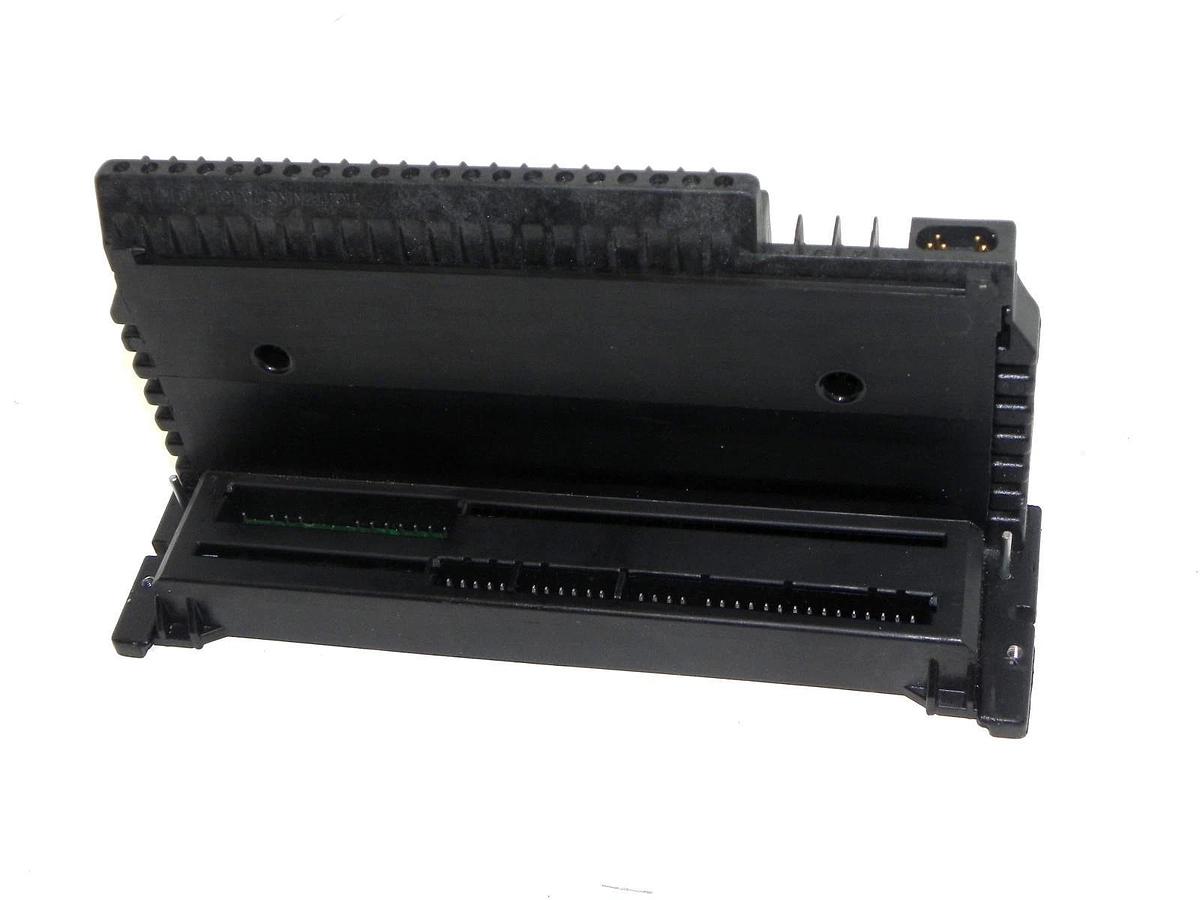 Used GE FANUC IC660TBD024M TERM. MODULE 12/24VDC SCR 32 CKT