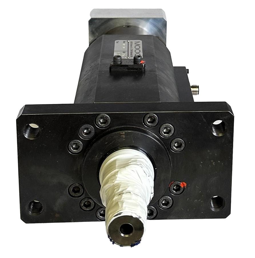 Used NEW MOOG CC32330 SERVO GEARMOTOR / CYLINDER LAGAK1 2925817 CONVERTER