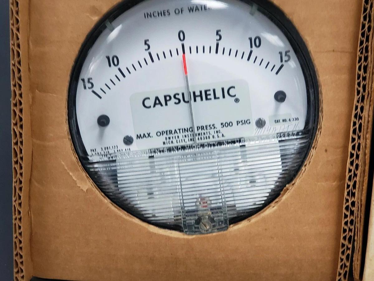 NIB DWYER MODEL 4330 CAPSUHELIC PRESSURE GAGE, 15-0-15" INCHES OF WATER, 500PSIG